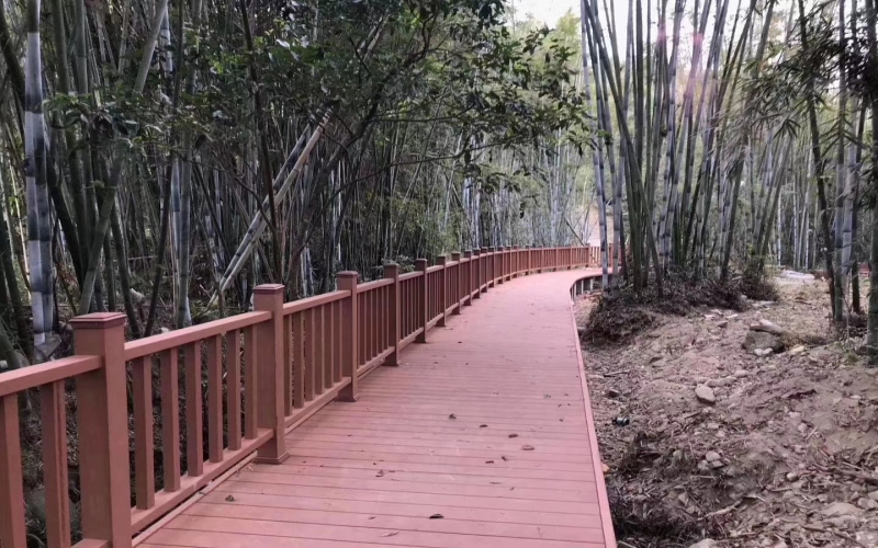 達(dá)州萬(wàn)源景區(qū)塑木地板圍欄展示